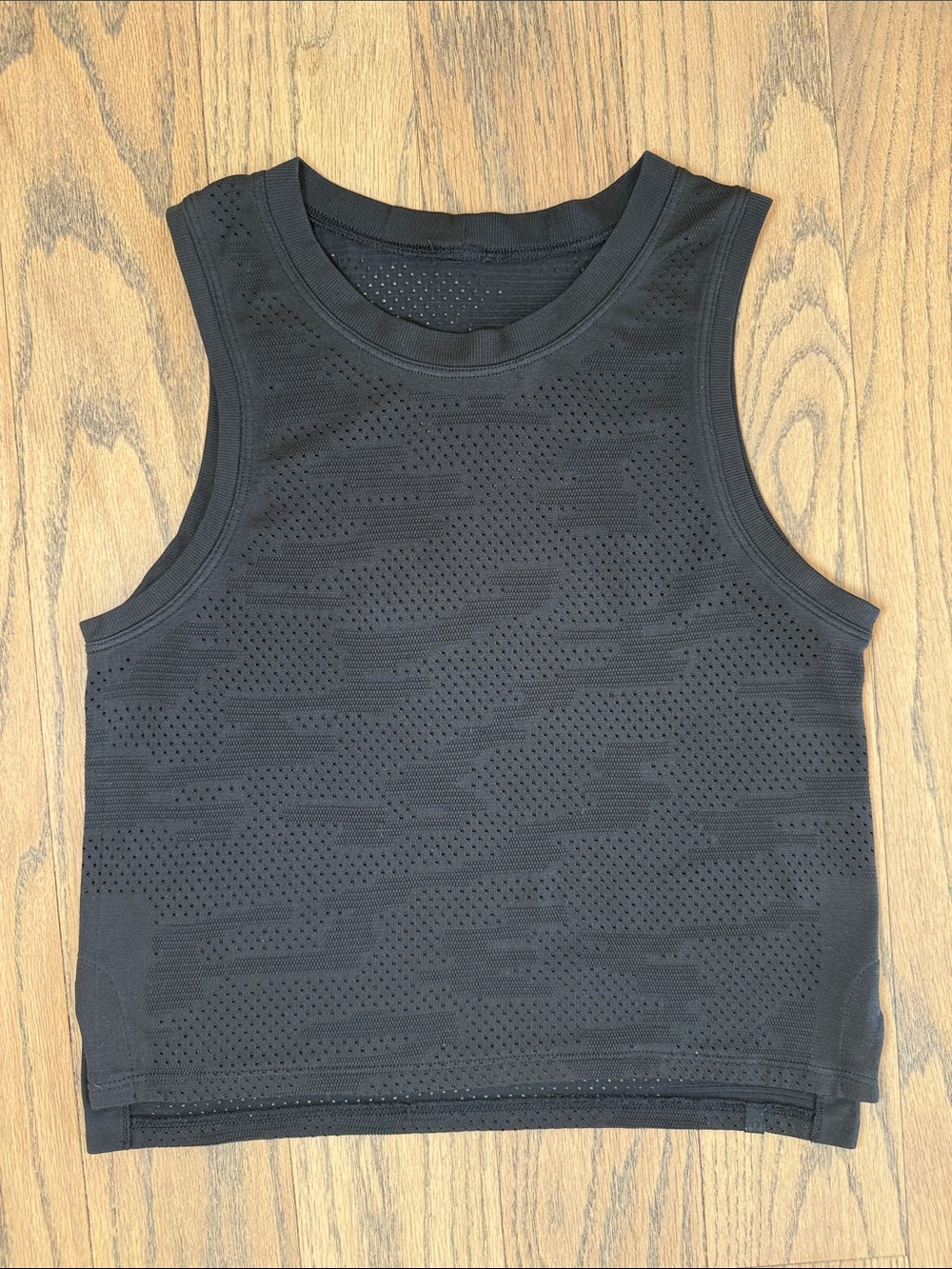 Lululemon Women’s Black Perforated Army Crop Tank Top Size 2